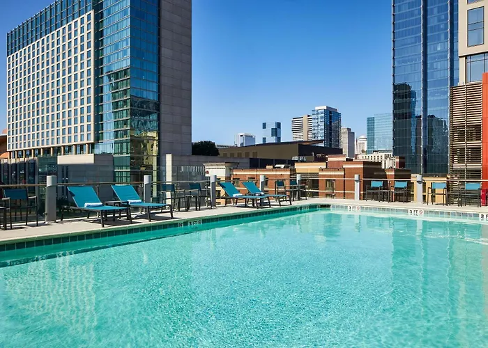 Hilton Garden Inn Nashville Downtown / Convention Center