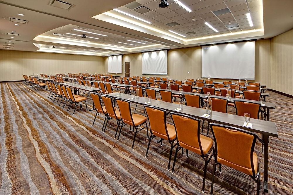 Hilton Garden Downtown Convention Center Hotel Nashville